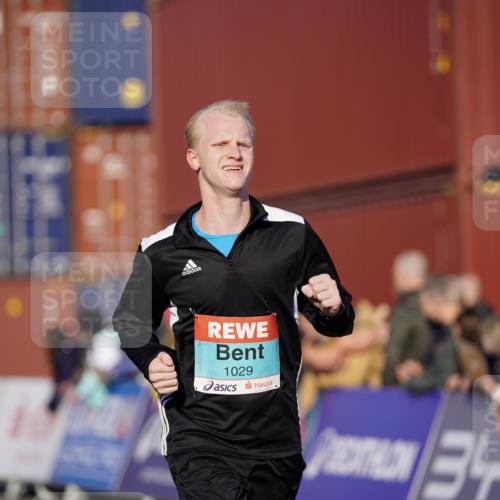 03.10.2025 - Köhlbrandbrückenlauf Michael Burmester http://msf.ph/oto/8993009 03.10.2025 09:53:13 Ziel 1012, 1029, 3618 meine-sportfotos.de