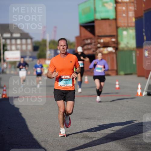 03.10.2025 - Köhlbrandbrückenlauf Michael Burmester http://msf.ph/oto/8993026 03.10.2025 09:53:16 Ziel 1012, 1029, 3618, 3704 meine-sportfotos.de