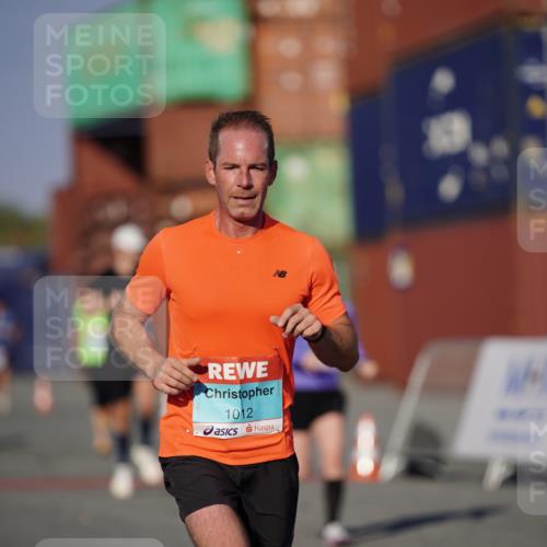 03.10.2025 - Köhlbrandbrückenlauf Michael Burmester http://msf.ph/oto/8993037 03.10.2025 09:53:17 Ziel 1012, 1029, 3618, 3704 meine-sportfotos.de