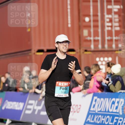03.10.2025 - Köhlbrandbrückenlauf Michael Burmester http://msf.ph/oto/8993115 03.10.2025 09:53:24 Ziel 1012, 3078, 3226, 3262, 3299, 3704 meine-sportfotos.de