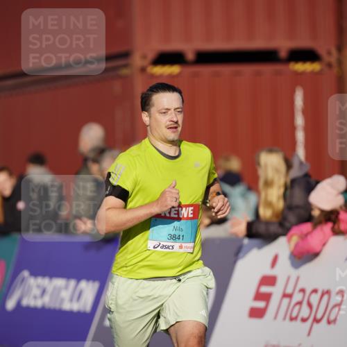 03.10.2025 - Köhlbrandbrückenlauf Michael Burmester http://msf.ph/oto/8993240 03.10.2025 09:53:36 Ziel 2831, 3841 meine-sportfotos.de