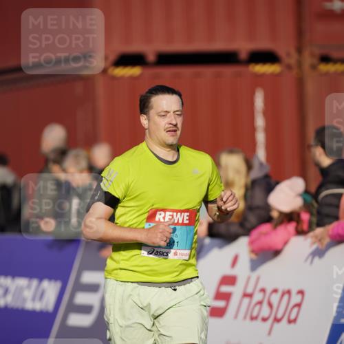 03.10.2025 - Köhlbrandbrückenlauf Michael Burmester http://msf.ph/oto/8993246 03.10.2025 09:53:36 Ziel 2831, 3841 meine-sportfotos.de
