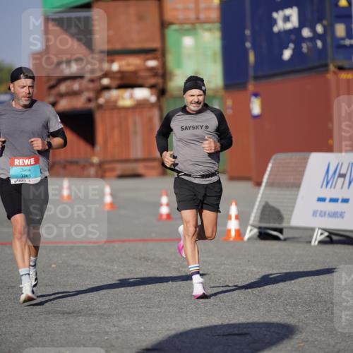 03.10.2025 - Köhlbrandbrückenlauf Michael Burmester http://msf.ph/oto/8993266 03.10.2025 09:54:09 Ziel 1037, 3785 meine-sportfotos.de
