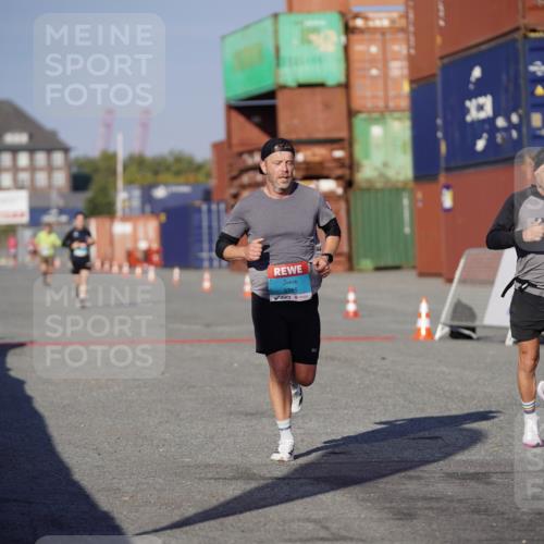 03.10.2025 - Köhlbrandbrückenlauf Michael Burmester http://msf.ph/oto/8993278 03.10.2025 09:54:10 Ziel 1037, 3785 meine-sportfotos.de