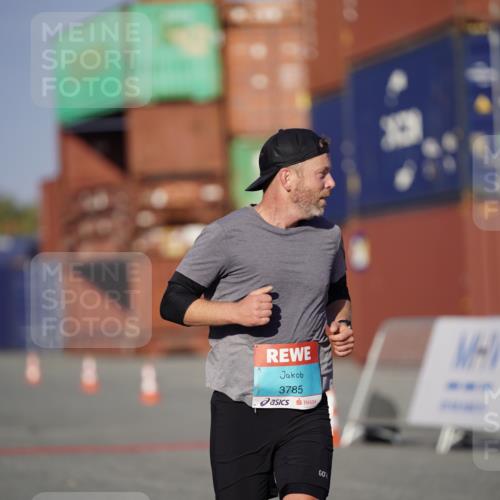 03.10.2025 - Köhlbrandbrückenlauf Michael Burmester http://msf.ph/oto/8993288 03.10.2025 09:54:11 Ziel 1037, 3785 meine-sportfotos.de