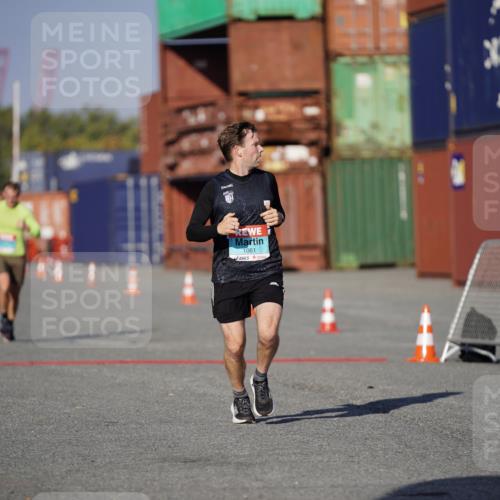 03.10.2025 - Köhlbrandbrückenlauf Michael Burmester http://msf.ph/oto/8993318 03.10.2025 09:54:19 Ziel 1037, 1061, 3785 meine-sportfotos.de