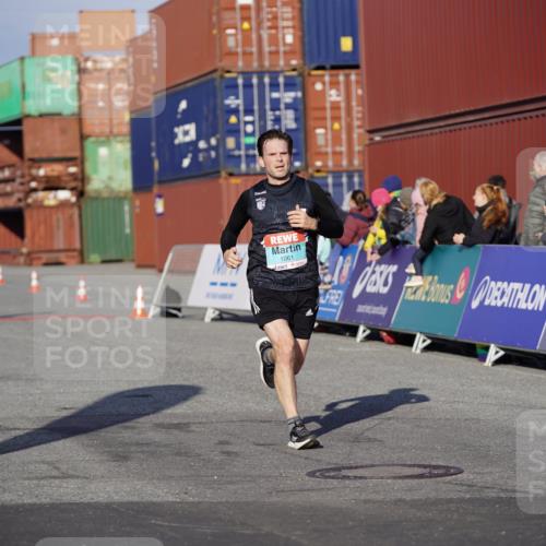 03.10.2025 - Köhlbrandbrückenlauf Michael Burmester http://msf.ph/oto/8993346 03.10.2025 09:54:22 Ziel 1061 meine-sportfotos.de