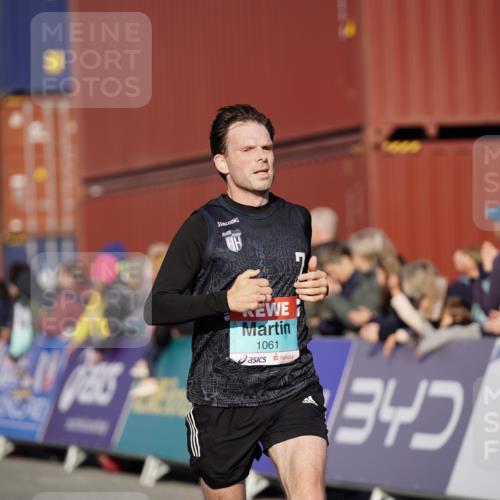 03.10.2025 - Köhlbrandbrückenlauf Michael Burmester http://msf.ph/oto/8993358 03.10.2025 09:54:23 Ziel 1061, 1462 meine-sportfotos.de