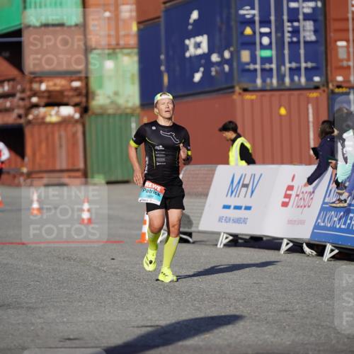 03.10.2025 - Köhlbrandbrückenlauf Michael Burmester http://msf.ph/oto/8993419 03.10.2025 09:54:38 Ziel 3609 meine-sportfotos.de