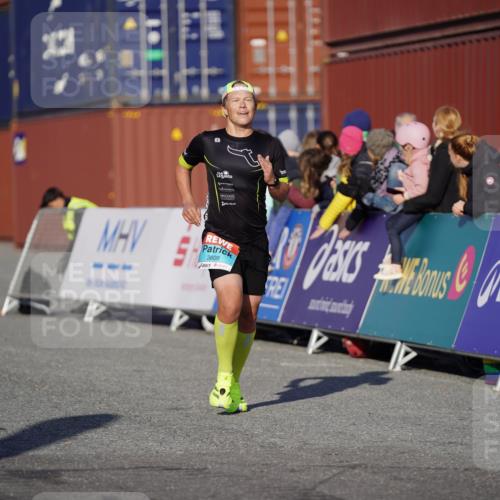 03.10.2025 - Köhlbrandbrückenlauf Michael Burmester http://msf.ph/oto/8993432 03.10.2025 09:54:40 Ziel 3609 meine-sportfotos.de