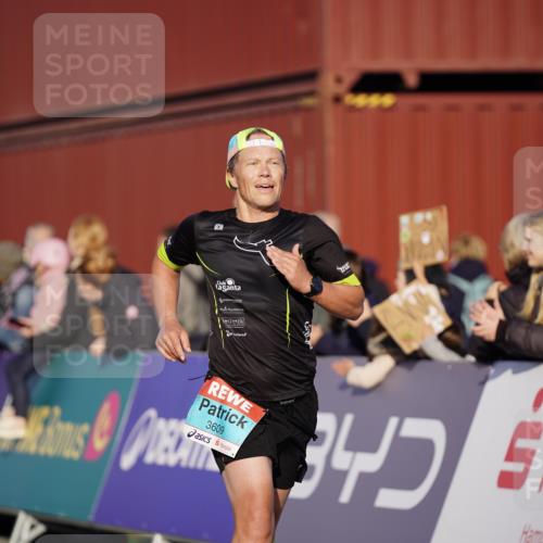 03.10.2025 - Köhlbrandbrückenlauf Michael Burmester http://msf.ph/oto/8993438 03.10.2025 09:54:41 Ziel 2961, 3376, 3609 meine-sportfotos.de