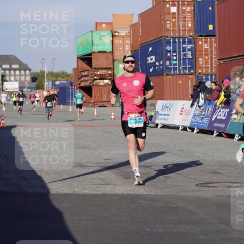 03.10.2025 - Köhlbrandbrückenlauf Michael Burmester http://msf.ph/oto/8993486 03.10.2025 09:54:45 Ziel 2961, 3376, 3527, 3609 meine-sportfotos.de