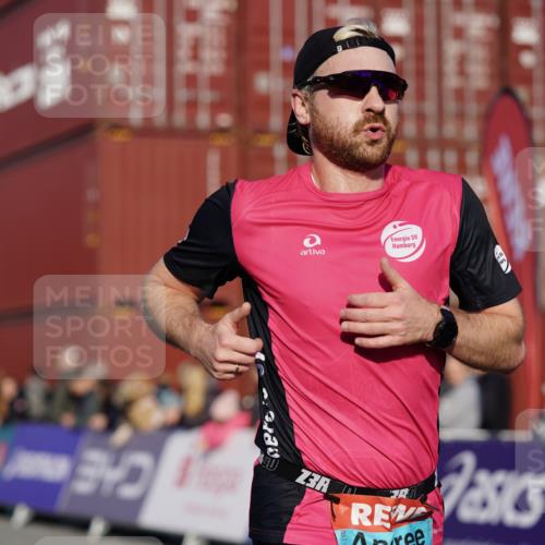03.10.2025 - Köhlbrandbrückenlauf Michael Burmester http://msf.ph/oto/8993509 03.10.2025 09:54:47 Ziel 2961, 3376, 3527, 3609 meine-sportfotos.de
