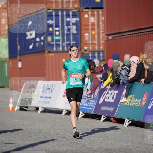 03.10.2025 - Köhlbrandbrückenlauf Michael Burmester http://msf.ph/oto/8993552 03.10.2025 09:54:52 Ziel 1268, 2961, 3193, 3376, 3527 meine-sportfotos.de
