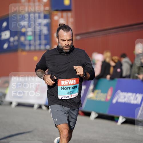 03.10.2025 - Köhlbrandbrückenlauf Michael Burmester http://msf.ph/oto/8993581 03.10.2025 09:54:54 Ziel 1268, 3193, 3288, 3527 meine-sportfotos.de