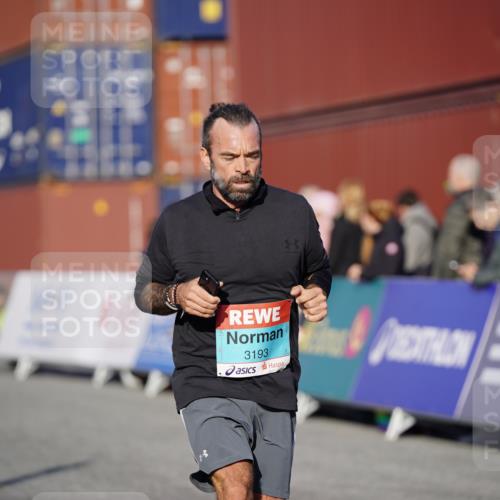 03.10.2025 - Köhlbrandbrückenlauf Michael Burmester http://msf.ph/oto/8993587 03.10.2025 09:54:55 Ziel 1268, 3193, 3288, 3527 meine-sportfotos.de