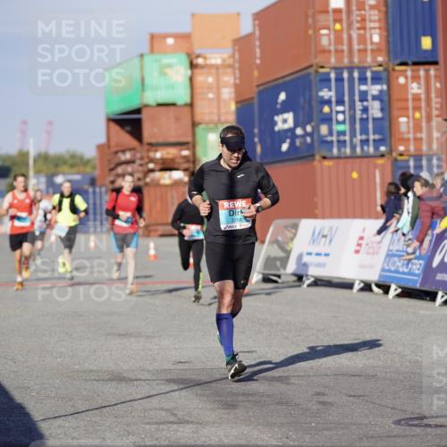03.10.2025 - Köhlbrandbrückenlauf Michael Burmester http://msf.ph/oto/8993592 03.10.2025 09:54:56 Ziel 1268, 3083, 3193, 3288, 3490, 3527, 3628 meine-sportfotos.de
