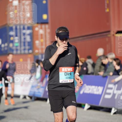 03.10.2025 - Köhlbrandbrückenlauf Michael Burmester http://msf.ph/oto/8993612 03.10.2025 09:54:58 Ziel 1268, 3083, 3152, 3193, 3288, 3490, 3628, 3715, 3720 meine-sportfotos.de
