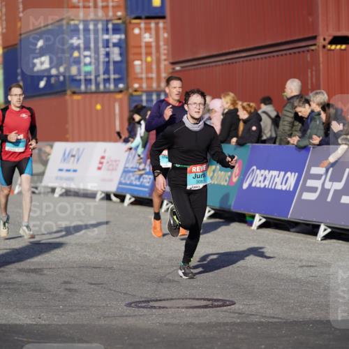 03.10.2025 - Köhlbrandbrückenlauf Michael Burmester http://msf.ph/oto/8993632 03.10.2025 09:54:59 Ziel 1268, 3083, 3152, 3193, 3288, 3490, 3628, 3715, 3720 meine-sportfotos.de