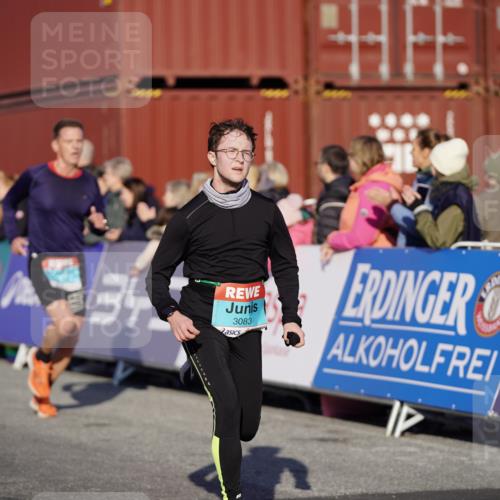 03.10.2025 - Köhlbrandbrückenlauf Michael Burmester http://msf.ph/oto/8993646 03.10.2025 09:55:00 Ziel 1268, 3083, 3152, 3193, 3288, 3490, 3628, 3715, 3720 meine-sportfotos.de