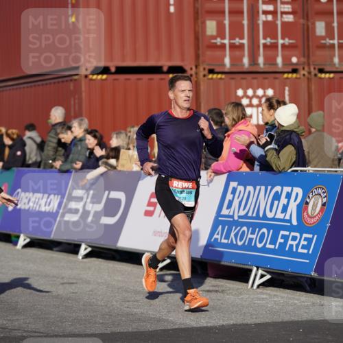 03.10.2025 - Köhlbrandbrückenlauf Michael Burmester http://msf.ph/oto/8993661 03.10.2025 09:55:01 Ziel 1268, 2879, 3083, 3152, 3193, 3288, 3490, 3628, 3715, 3720 meine-sportfotos.de