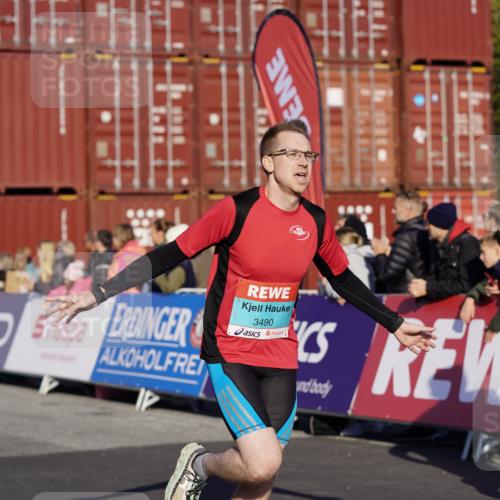03.10.2025 - Köhlbrandbrückenlauf Michael Burmester http://msf.ph/oto/8993692 03.10.2025 09:55:02 Ziel 2879, 3083, 3152, 3288, 3490, 3628, 3715, 3720 meine-sportfotos.de