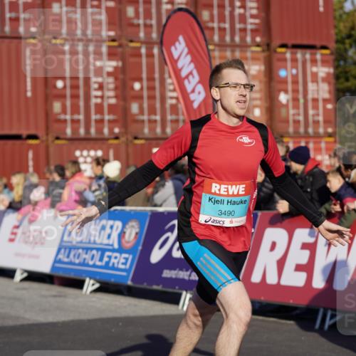 03.10.2025 - Köhlbrandbrückenlauf Michael Burmester http://msf.ph/oto/8993697 03.10.2025 09:55:02 Ziel 2879, 3083, 3152, 3288, 3490, 3628, 3715, 3720 meine-sportfotos.de
