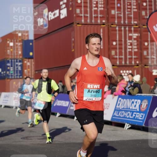 03.10.2025 - Köhlbrandbrückenlauf Michael Burmester http://msf.ph/oto/8993704 03.10.2025 09:55:03 Ziel 2879, 3083, 3152, 3288, 3490, 3628, 3702, 3715, 3720 meine-sportfotos.de