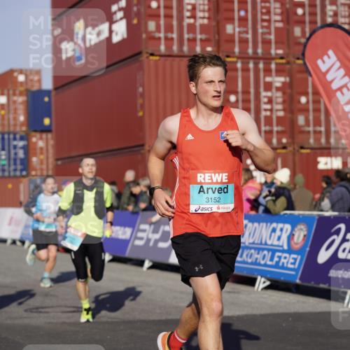 03.10.2025 - Köhlbrandbrückenlauf Michael Burmester http://msf.ph/oto/8993709 03.10.2025 09:55:04 Ziel 2879, 3083, 3152, 3288, 3490, 3628, 3702, 3715, 3720 meine-sportfotos.de