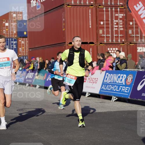03.10.2025 - Köhlbrandbrückenlauf Michael Burmester http://msf.ph/oto/8993716 03.10.2025 09:55:04 Ziel 2879, 3083, 3152, 3288, 3490, 3628, 3702, 3715, 3720 meine-sportfotos.de