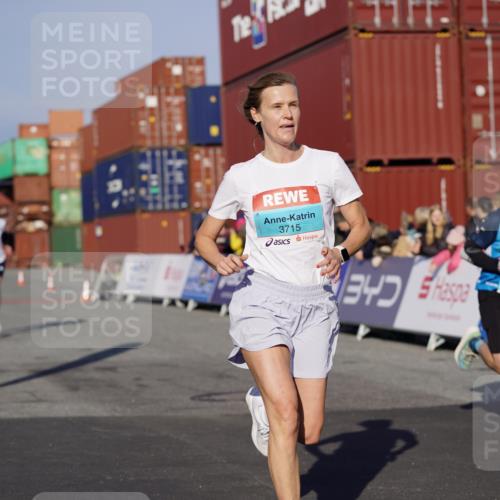 03.10.2025 - Köhlbrandbrückenlauf Michael Burmester http://msf.ph/oto/8993724 03.10.2025 09:55:05 Ziel 2879, 3083, 3152, 3288, 3490, 3628, 3702, 3715, 3720 meine-sportfotos.de