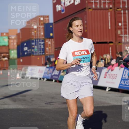 03.10.2025 - Köhlbrandbrückenlauf Michael Burmester http://msf.ph/oto/8993731 03.10.2025 09:55:05 Ziel 2879, 3083, 3152, 3288, 3490, 3628, 3702, 3715, 3720 meine-sportfotos.de