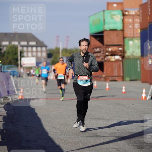03.10.2025 - Köhlbrandbrückenlauf Michael Burmester http://msf.ph/oto/8993764 03.10.2025 09:55:15 Ziel 1184, 3702 meine-sportfotos.de