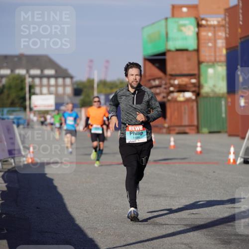 03.10.2025 - Köhlbrandbrückenlauf Michael Burmester http://msf.ph/oto/8993770 03.10.2025 09:55:15 Ziel 1184, 3702 meine-sportfotos.de