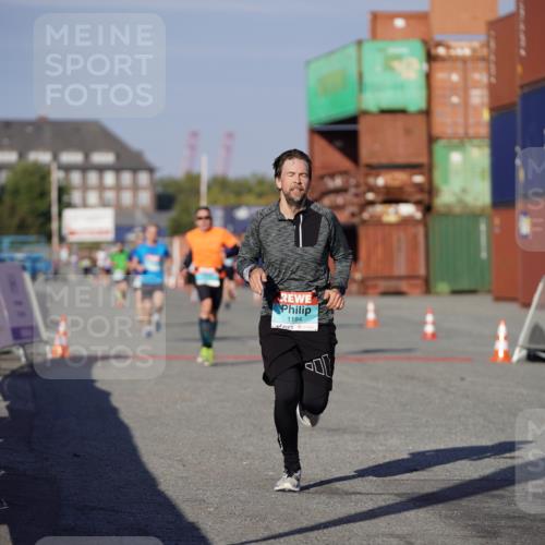 03.10.2025 - Köhlbrandbrückenlauf Michael Burmester http://msf.ph/oto/8993775 03.10.2025 09:55:15 Ziel 1184, 3702 meine-sportfotos.de