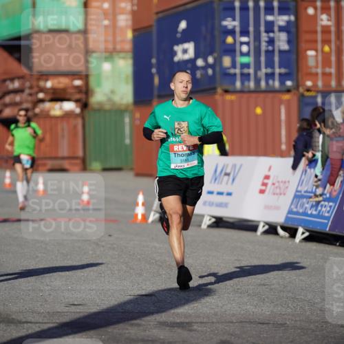 03.10.2025 - Köhlbrandbrückenlauf Michael Burmester http://msf.ph/oto/8993798 03.10.2025 09:55:19 Ziel 1030, 1184, 3185, 3266 meine-sportfotos.de