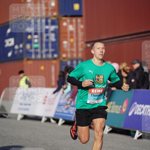 03.10.2025 - Köhlbrandbrückenlauf Michael Burmester http://msf.ph/oto/8993803 03.10.2025 09:55:20 Ziel 1030, 1184, 3185, 3266 meine-sportfotos.de