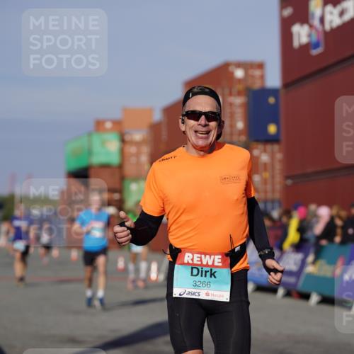 03.10.2025 - Köhlbrandbrückenlauf Michael Burmester http://msf.ph/oto/8993826 03.10.2025 09:55:22 Ziel 1030, 1040, 1184, 2704, 3185, 3266 meine-sportfotos.de