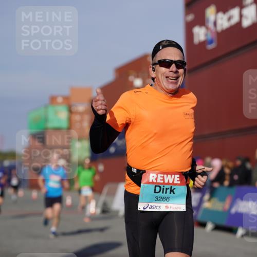 03.10.2025 - Köhlbrandbrückenlauf Michael Burmester http://msf.ph/oto/8993839 03.10.2025 09:55:22 Ziel 1030, 1040, 1184, 2704, 3185, 3266 meine-sportfotos.de