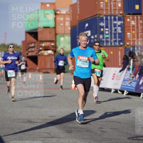 03.10.2025 - Köhlbrandbrückenlauf Michael Burmester http://msf.ph/oto/8993850 03.10.2025 09:55:24 Ziel 1030, 1040, 2704, 3185, 3266 meine-sportfotos.de