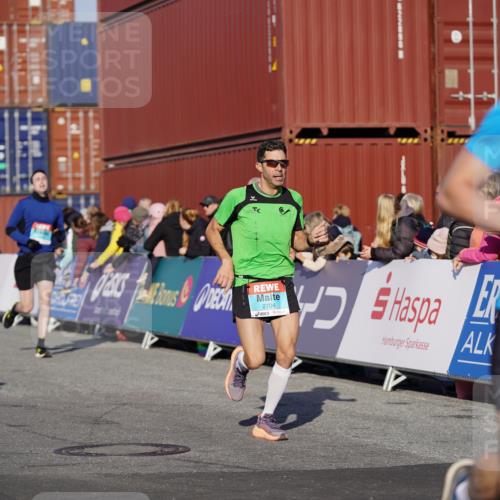 03.10.2025 - Köhlbrandbrückenlauf Michael Burmester http://msf.ph/oto/8993879 03.10.2025 09:55:26 Ziel 1016, 1030, 1040, 2704, 3185, 3266 meine-sportfotos.de