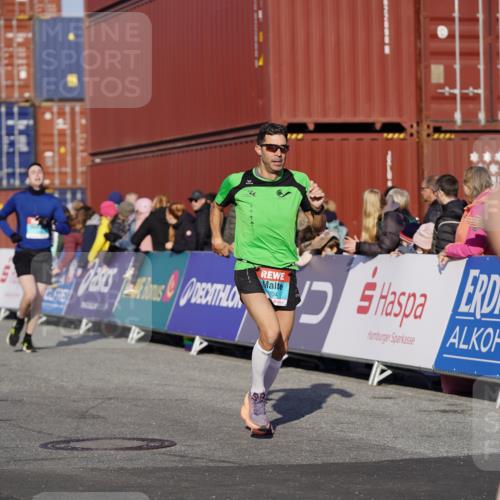 03.10.2025 - Köhlbrandbrückenlauf Michael Burmester http://msf.ph/oto/8993885 03.10.2025 09:55:26 Ziel 1016, 1030, 1040, 2704, 3185, 3266 meine-sportfotos.de