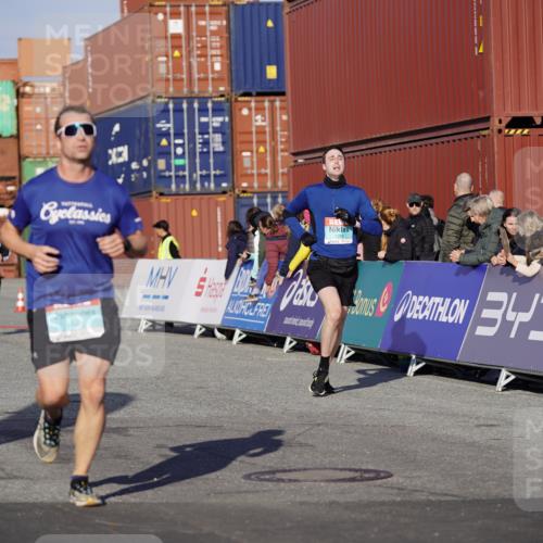 03.10.2025 - Köhlbrandbrückenlauf Michael Burmester http://msf.ph/oto/8993888 03.10.2025 09:55:27 Ziel 1016, 1030, 1040, 2704, 3185, 3266 meine-sportfotos.de