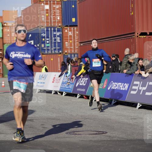 03.10.2025 - Köhlbrandbrückenlauf Michael Burmester http://msf.ph/oto/8993894 03.10.2025 09:55:27 Ziel 1016, 1030, 1040, 2704, 3185, 3266 meine-sportfotos.de