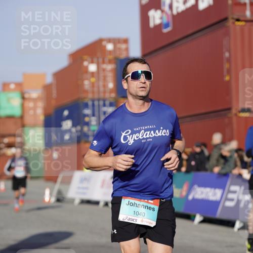 03.10.2025 - Köhlbrandbrückenlauf Michael Burmester http://msf.ph/oto/8993906 03.10.2025 09:55:28 Ziel 1016, 1030, 1040, 2703, 2704, 2934, 3185, 3266 meine-sportfotos.de