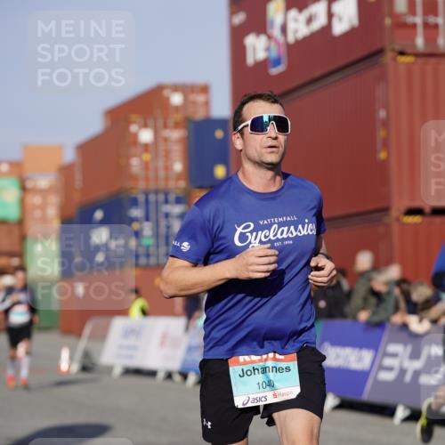 03.10.2025 - Köhlbrandbrückenlauf Michael Burmester http://msf.ph/oto/8993913 03.10.2025 09:55:28 Ziel 1016, 1030, 1040, 2703, 2704, 2934, 3185, 3266 meine-sportfotos.de
