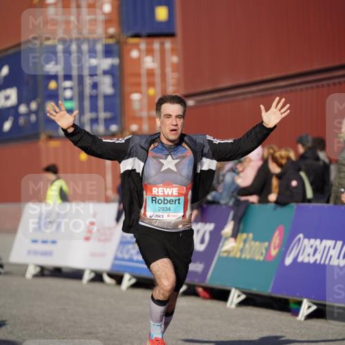 03.10.2025 - Köhlbrandbrückenlauf Michael Burmester http://msf.ph/oto/8993938 03.10.2025 09:55:31 Ziel 1016, 1030, 1040, 1490, 2703, 2704, 2934 meine-sportfotos.de
