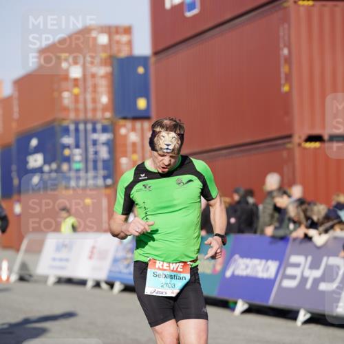 03.10.2025 - Köhlbrandbrückenlauf Michael Burmester http://msf.ph/oto/8993969 03.10.2025 09:55:33 Ziel 1016, 1040, 1048, 1490, 2703, 2704, 2934 meine-sportfotos.de