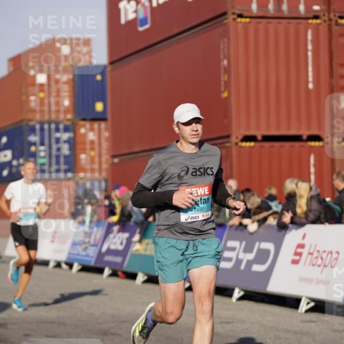 03.10.2025 - Köhlbrandbrückenlauf Michael Burmester http://msf.ph/oto/8993995 03.10.2025 09:55:36 Ziel 1016, 1048, 1490, 2703, 2934, 3789 meine-sportfotos.de