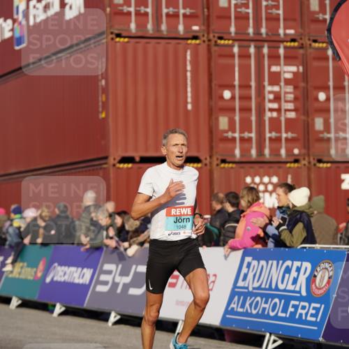 03.10.2025 - Köhlbrandbrückenlauf Michael Burmester http://msf.ph/oto/8994021 03.10.2025 09:55:38 Ziel 1048, 1490, 2703, 2934, 3789 meine-sportfotos.de